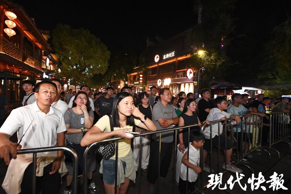 的烟火气, 足球