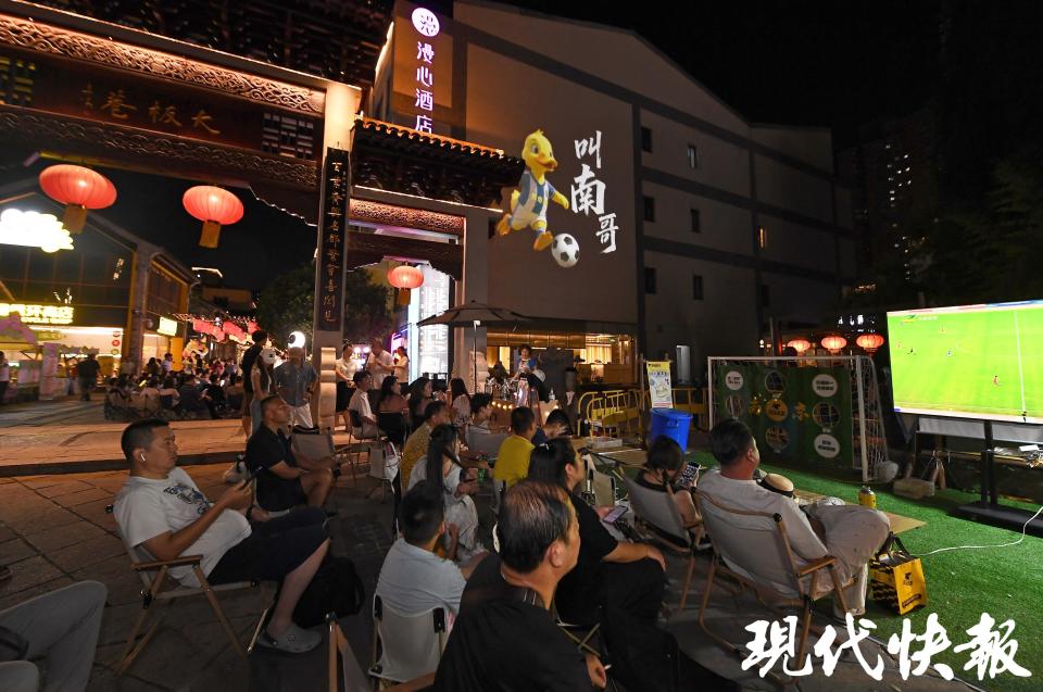 门东逛夜景, om