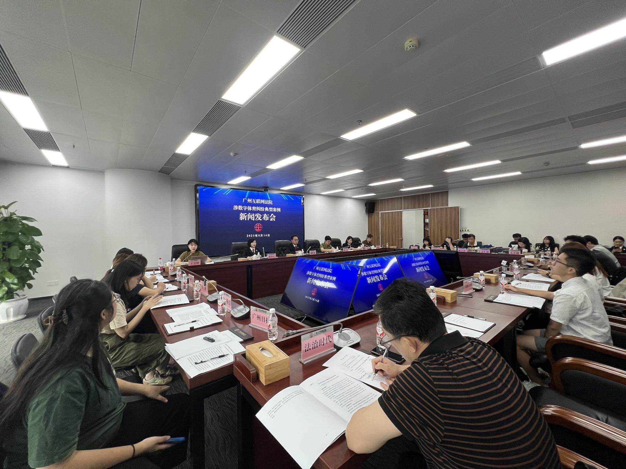 作表情包的, AA, 创性和违法