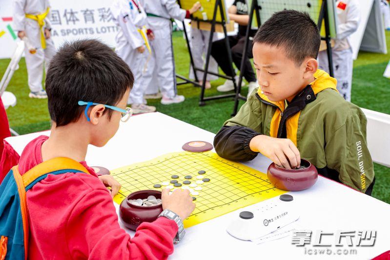 人月亮岛发, div