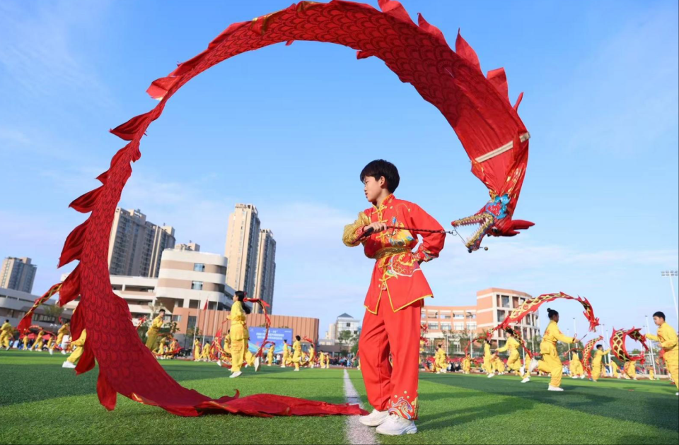 uFO, Byy, 校体育工作